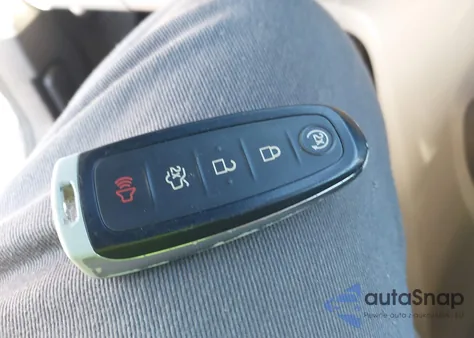 2019 Ford Escape Titanium z USA, uszkodzony, nr VIN 1FMCU9J93KUC49337